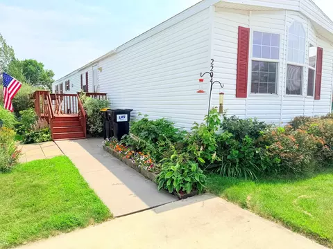 2204 Mockingbird Pl NW, Stewartville, MN 55976