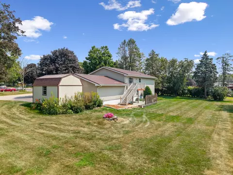 Exterior - 300 8th St NW, Plainview, MN 55964 photo 7 of 8