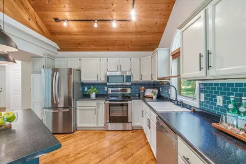 Kitchen - 4785 Mayelin Ave NE, Saint Michael, MN 55376 photo 4 of 6