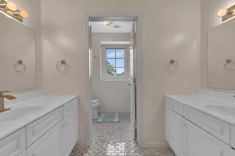 Bath - 3200 Eagle Ridge Dr E, Willmar, MN 56201 photo 4 of 7