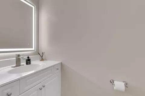 Bath - 3200 Eagle Ridge Dr E, Willmar, MN 56201 photo 3 of 7