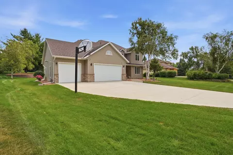 Exterior - 3200 Eagle Ridge Dr E, Willmar, MN 56201 photo 5 of 9