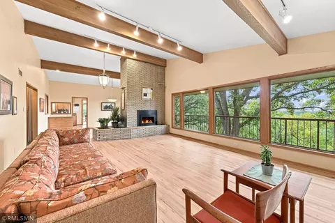 44 Miller Crest Ln, Saint Paul, MN 55106
