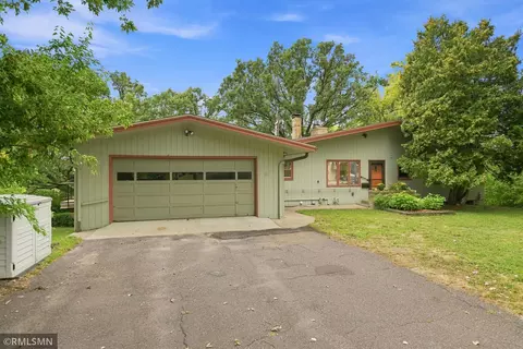 44 Miller Crest Ln, Saint Paul, MN 55106