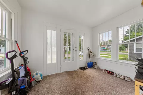 Entry Way - 518 E 5th St, Albert Lea, MN 56007 photo 2 of 4