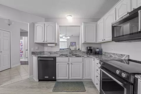 Kitchen - 9300 Prairieview Trl N, Champlin, MN 55316 photo 2 of 4