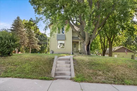 921 4th St N, Stillwater, MN 55082