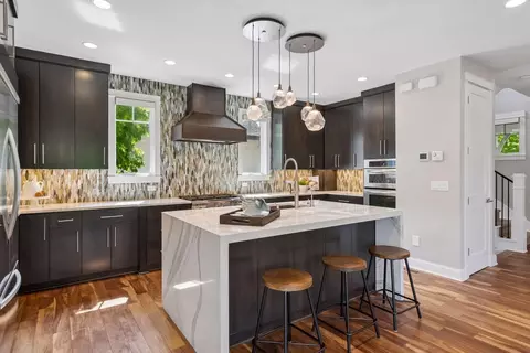 Kitchen - 633 Park St E, Wayzata, MN 55391 photo 3 of 4