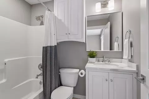 Bath - 633 Park St E, Wayzata, MN 55391 photo 4 of 6