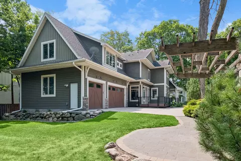 Exterior - 633 Park St E, Wayzata, MN 55391 photo 2 of 7