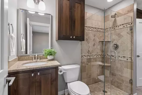 Bath - 633 Park St E, Wayzata, MN 55391 photo 5 of 6