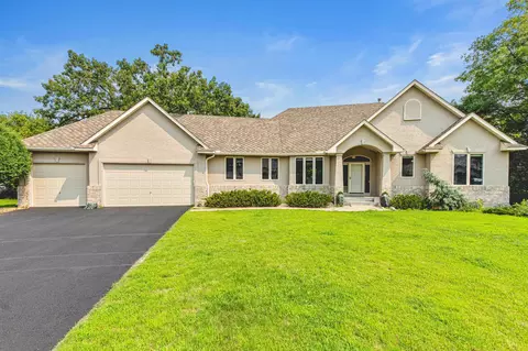 7036 Crowne Oak Rd, Eden Prairie, MN 55344