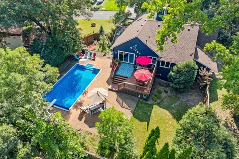 13705 Country Pl, Burnsville, MN 55337