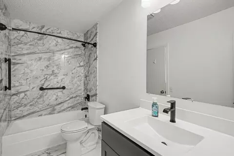 Bath - 939 Savannah Rd, Eagan, MN 55123 photo 1 of 2