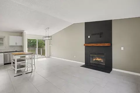 Living - 939 Savannah Rd, Eagan, MN 55123 photo 3 of 5