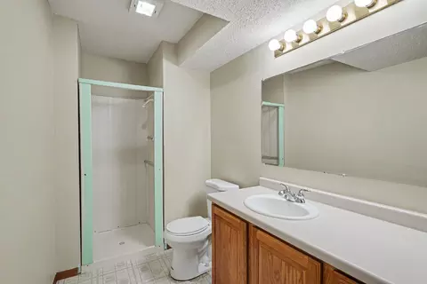 Bath - 939 Savannah Rd, Eagan, MN 55123 photo 2 of 2