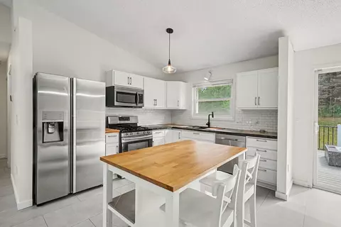 Kitchen - 939 Savannah Rd, Eagan, MN 55123 photo 3 of 3
