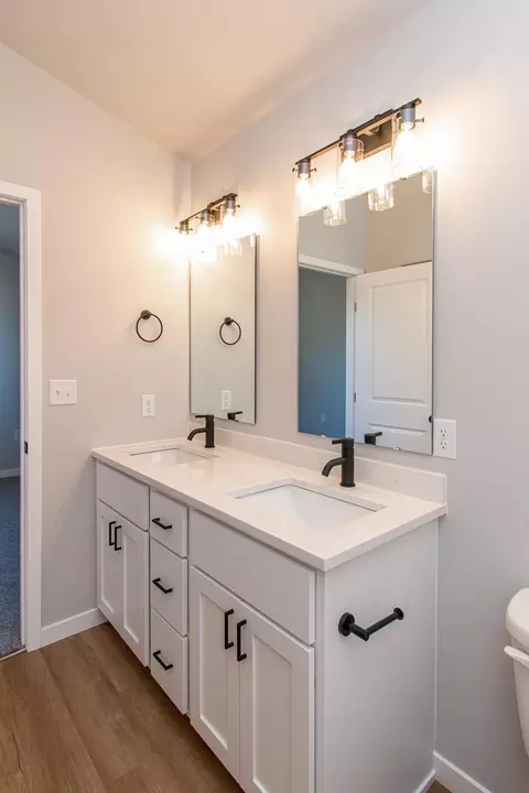 Bath - 6796 Deer Creek Pkwy, Horace, ND 58047 photo 2 of 5