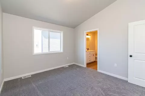 Bedroom - 6796 Deer Creek Pkwy, Horace, ND 58047 photo 3 of 10