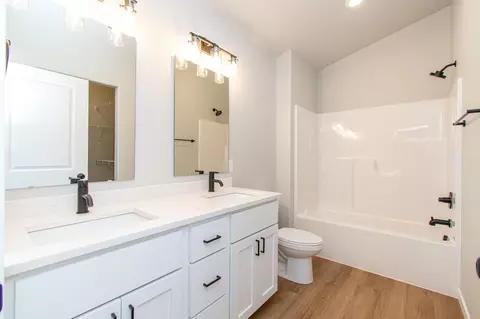 Bath - 6796 Deer Creek Pkwy, Horace, ND 58047 photo 1 of 5
