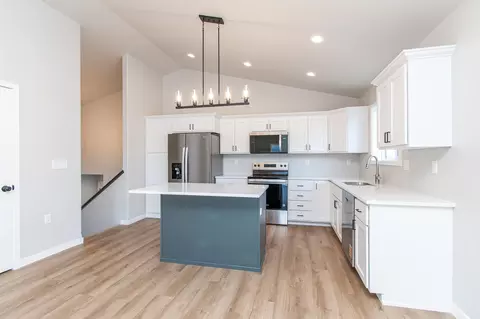Kitchen - 6796 Deer Creek Pkwy, Horace, ND 58047 photo 3 of 5