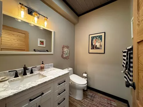 Bath - 1499 E Miners Dr E, Ely, MN 55731 photo 2 of 5