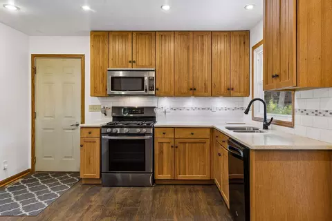 Kitchen - 19780 Java Path, Lakeville, MN 55044 photo 4 of 4