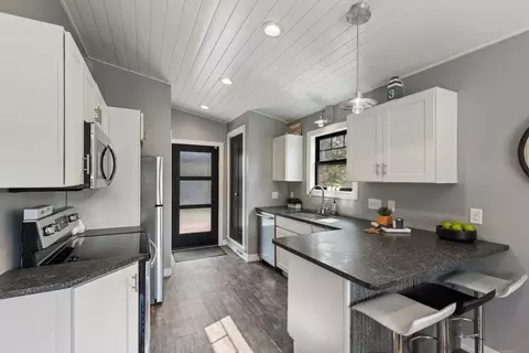 Kitchen - 6199 Sinclair Rd, Mound, MN 55364 photo 7 of 9