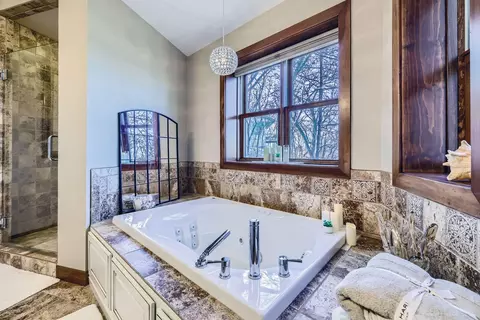 Bath - 19900 Cottagewood Rd, Deephaven, MN 55331 photo 5 of 7