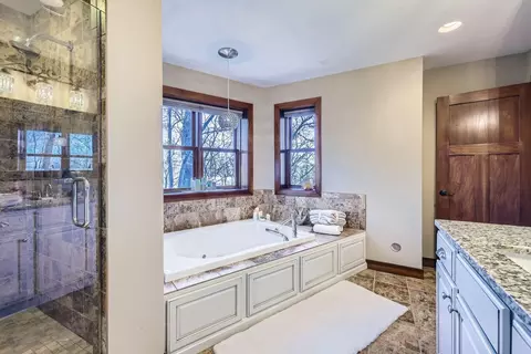 Bath - 19900 Cottagewood Rd, Deephaven, MN 55331 photo 4 of 7