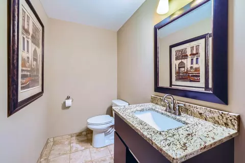 Bath - 19900 Cottagewood Rd, Deephaven, MN 55331 photo 6 of 7