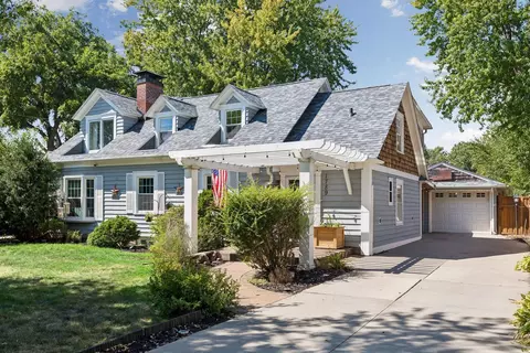 1789 Asbury St, Falcon Heights, MN 55113