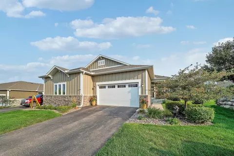 9187 Compass Pointe Rd, Woodbury, MN 55129