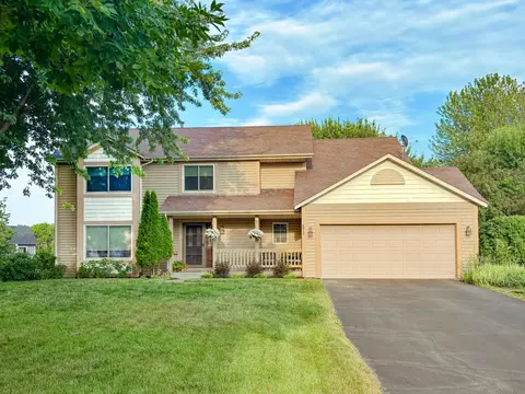 8819 Rainier Ct, Woodbury, MN 55125