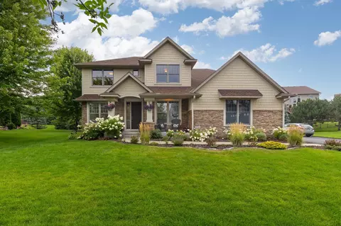 1752 Carriage Dr, Victoria, MN 55386