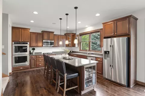1752 Carriage Dr, Victoria, MN 55386