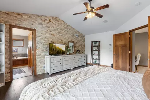 1752 Carriage Dr, Victoria, MN 55386
