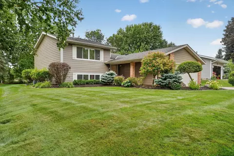 8412 Hiawatha Ave, Eden Prairie, MN 55347