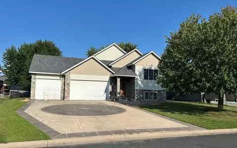 937 S Cedar St, Belle Plaine, MN 56011
