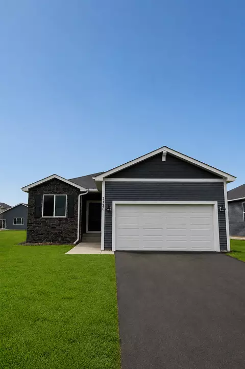 2120 Ridgepointe Dr, Hastings, MN 55033