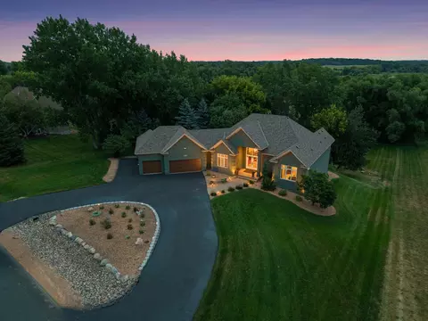 584 Vista Ridge Ln, Shakopee, MN 55379
