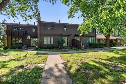 55 Birnamwood Dr, Burnsville, MN 55337