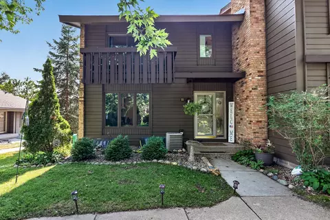 55 Birnamwood Dr, Burnsville, MN 55337