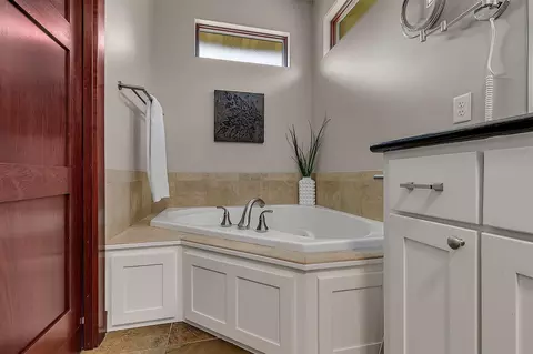 Bath - 3600 21st Ave S, Saint Cloud, MN 56301 photo 3 of 5