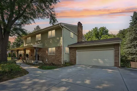 1525 Saint Croix Cir, Golden Valley, MN 55422