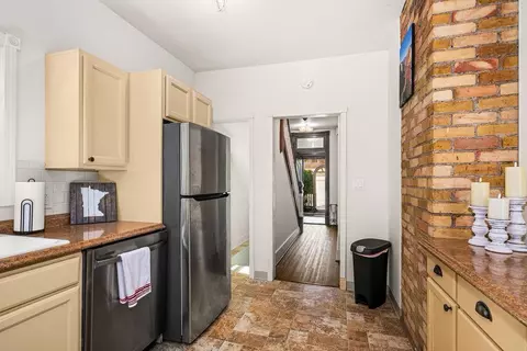 Entry Way - 410 E 7th St, Duluth, MN 55805 photo 1 of 5