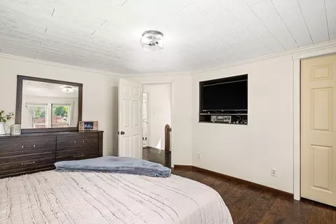 Bedroom - 410 E 7th St, Duluth, MN 55805 photo 2 of 6
