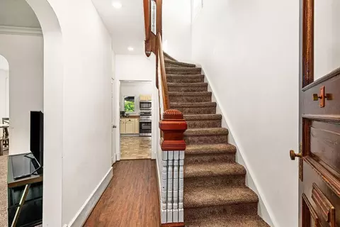 Entry Way - 410 E 7th St, Duluth, MN 55805 photo 3 of 5