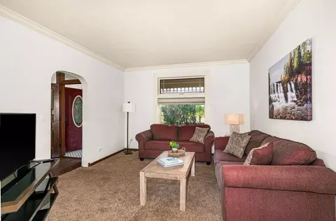 Living - 410 E 7th St, Duluth, MN 55805 photo 2 of 2