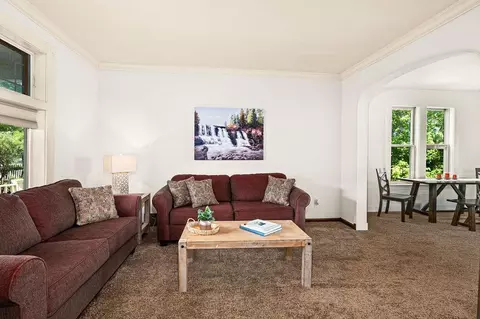 Living - 410 E 7th St, Duluth, MN 55805 photo 1 of 2